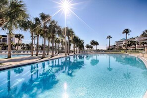 屋外プール、温水プール