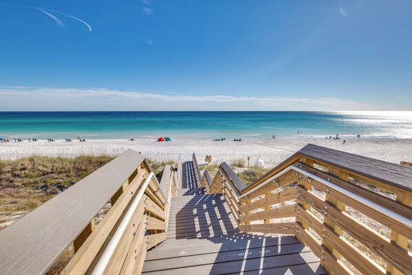 ビーチ、サンラウンジャー