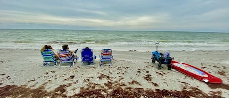 Ubicación a pie de playa, tumbonas y toallas de playa