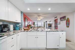 Fridge, microwave, oven, stovetop - Just added 10% discount! Tropical vibe! Dog friendly New beds New Kitchen (Sanibel)