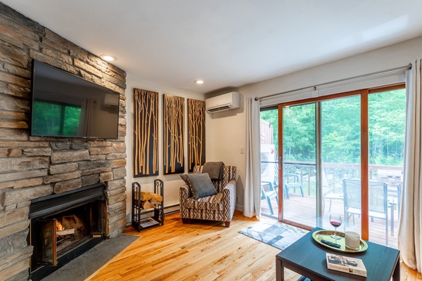 Een smart-tv en een open haard