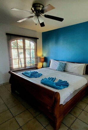 1 slaapkamer, een strijkplank/strijkijzer, gratis wifi, beddengoed