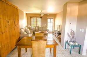 Een smart-tv en een stereo