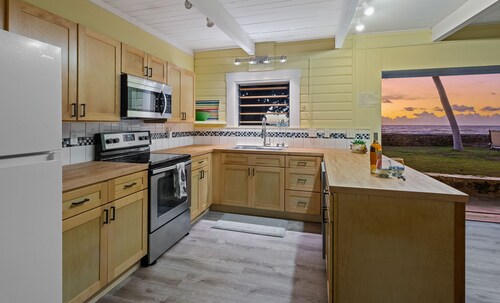 Oceanfront Hawaiian-style Beach House