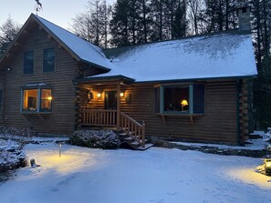 Exterior - Fabulous Renovated Log Cabin: the perfect getaway with  new  pickleball court! (Monterey)