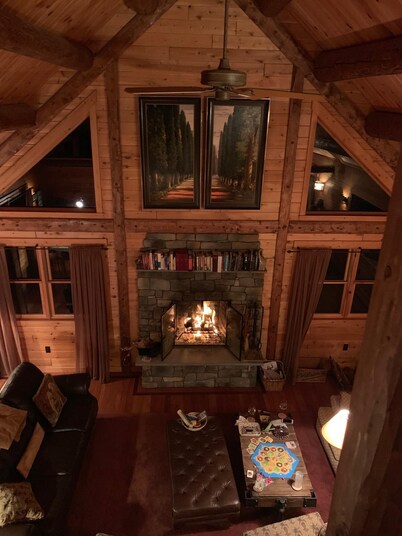 Fabulous Log Cabin: the perfect getaway with new  pickleball court and pool!