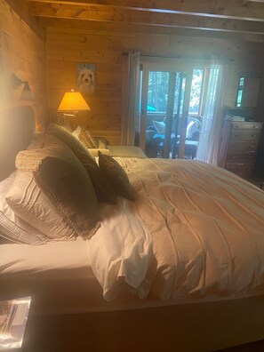 3 bedrooms, desk, iron/ironing board, travel cot - Fabulous Renovated Log Cabin: the perfect getaway with  new  pickleball court! (Monterey)