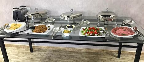 Daily continental breakfast (USD 4 per person)