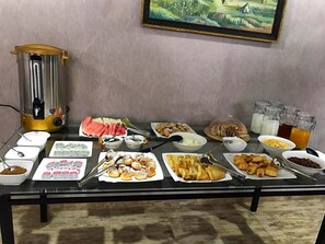 Petit déjeuner continental (4 USD par personne)