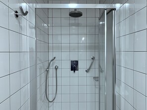 City-Apartment, Nichtraucher, Stadtblick | Dusche im Bad