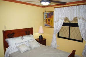 Quarto casal premium, 1 cama Queen, para não fumantes | 1 quarto, roupas de cama premium, camas Select Comfort