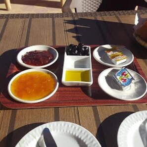 Daily local cuisine breakfast for a fee - Auberge Restaurant Le Safran Taliouine (Taliouine)