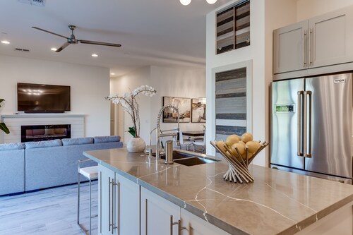 Luxury home with heated pool and hot tub close to old-town