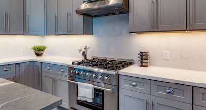 Luxury home with heated pool and hot tub close to old-town