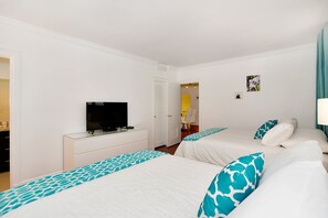 2 chambres, espace de travail pour ordinateur portable