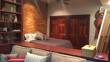 1 chambre, fer et planche Ă repasser, Wi-Fi gratuit, draps fournis