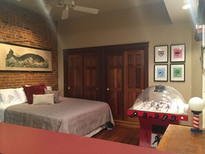 1 soverom, strykejern/-brett, wi-fi (inkludert) og sengetøy