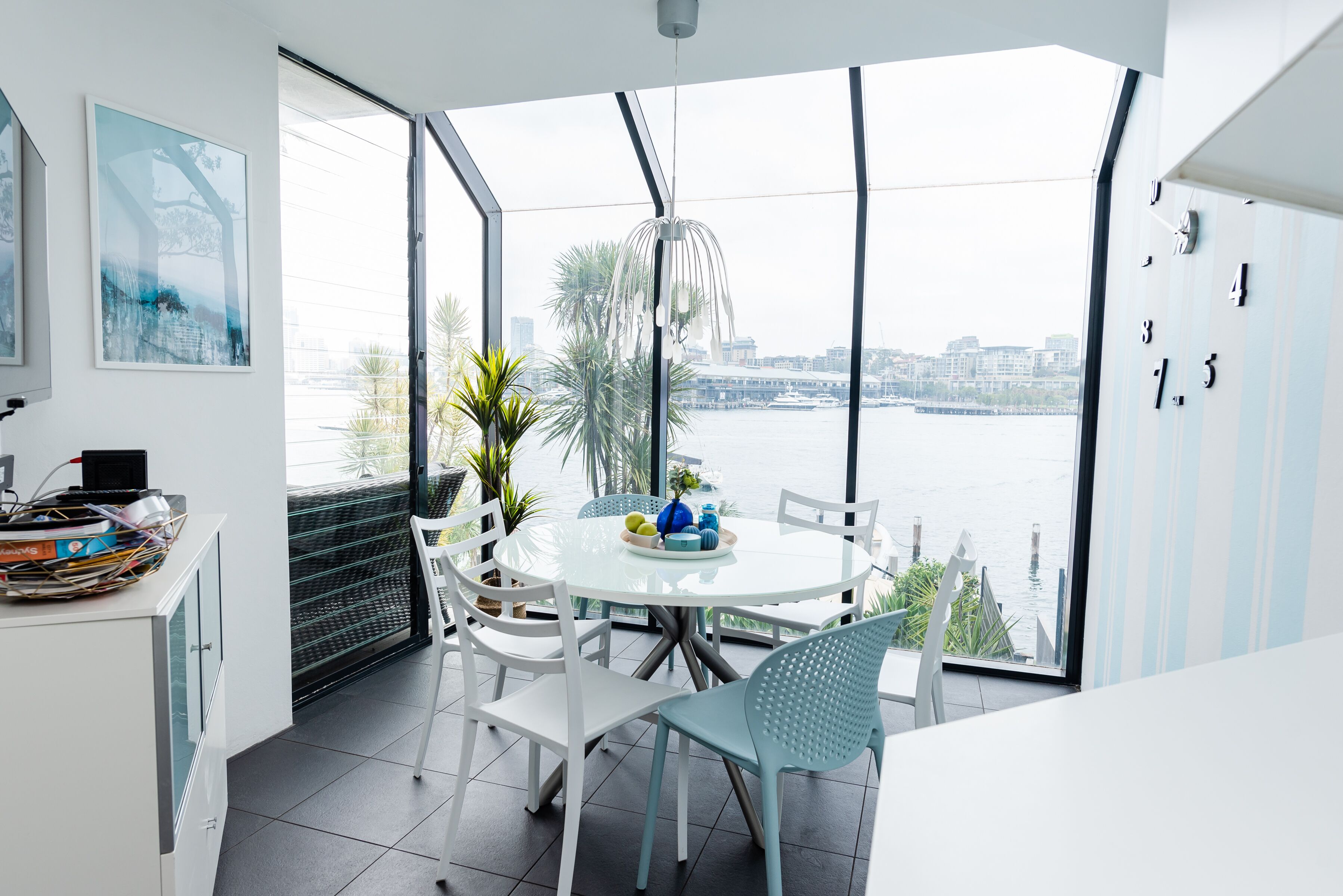 Pet friendly getaway on the edge of the world’s most stunning harbour! — image 2