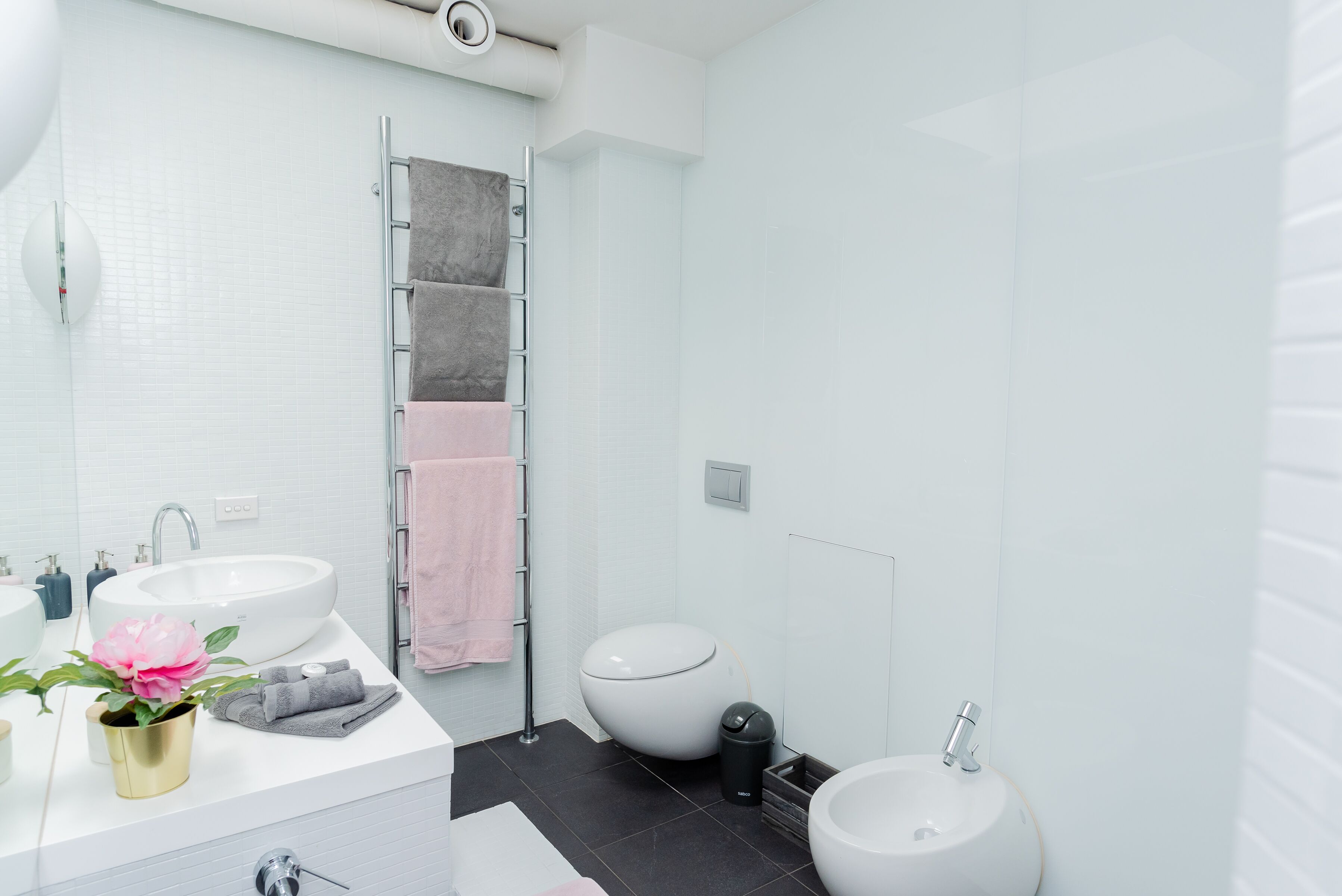 Pet friendly getaway on the edge of the world’s most stunning harbour! — image 25