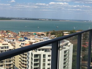 Property grounds - Darwin City Harbour Views-above the Oak Restaurant (Darwin City)