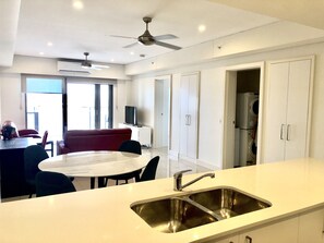 Dining - Darwin City Apartment with Sea View (Darwin City)