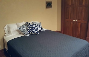 2 slaapkamers, een strijkplank/strijkijzer, gratis wifi, beddengoed