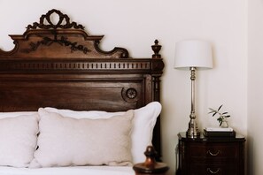 3 bedrooms, Egyptian cotton sheets, iron/ironing board, free WiFi