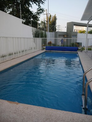 Pool - Apartamento nuevo con WIFI,alberca,elevador,cerca Zoologico Guadalajara (Guadalajara)