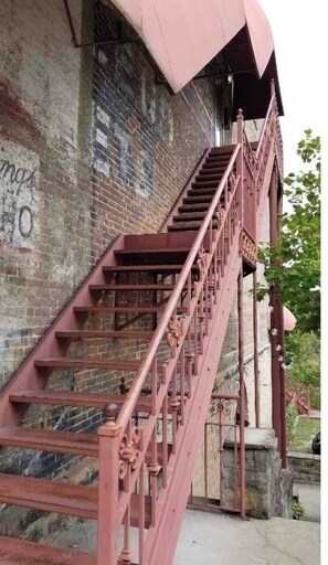 Property grounds - Night Owl 4S DOWNTOWN! (optional paid parking upon request) (Eureka Springs)