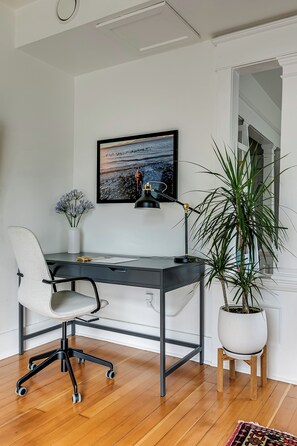 Interior - Cozy Georgetown Apartment (Seattle)