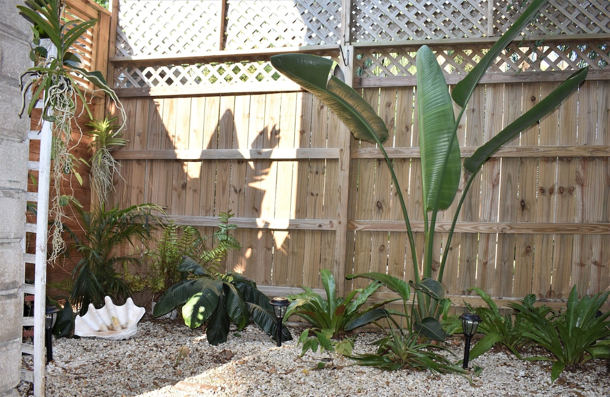 Photo 20 of 💲Romantic Renovated Secret Garden💲 Marble Floors & Bath – DT Just Half Mile - Beach Only 3