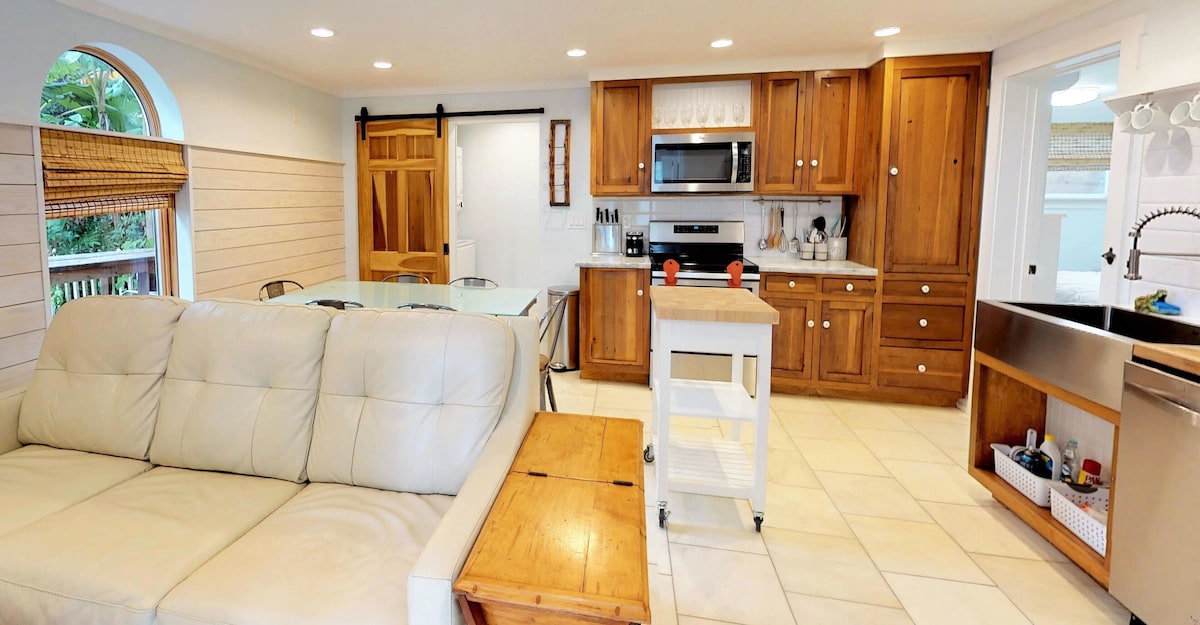 Photo 14 of 💲Romantic Renovated Secret Garden💲 Marble Floors & Bath – DT Just Half Mile - Beach Only 3