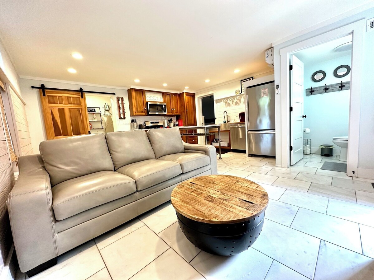 Photo 31 of 💲Romantic Renovated Secret Garden💲 Marble Floors & Bath – DT Just Half Mile - Beach Only 3