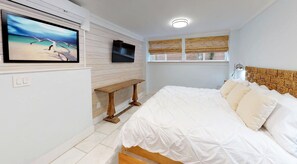 1 bedroom, Internet, wheelchair access - 💲Romantic Renovated Secret Garden💲 Marble Floors & Bath – DT Just Half Mile - Beach Only 3 (St. Augustine)
