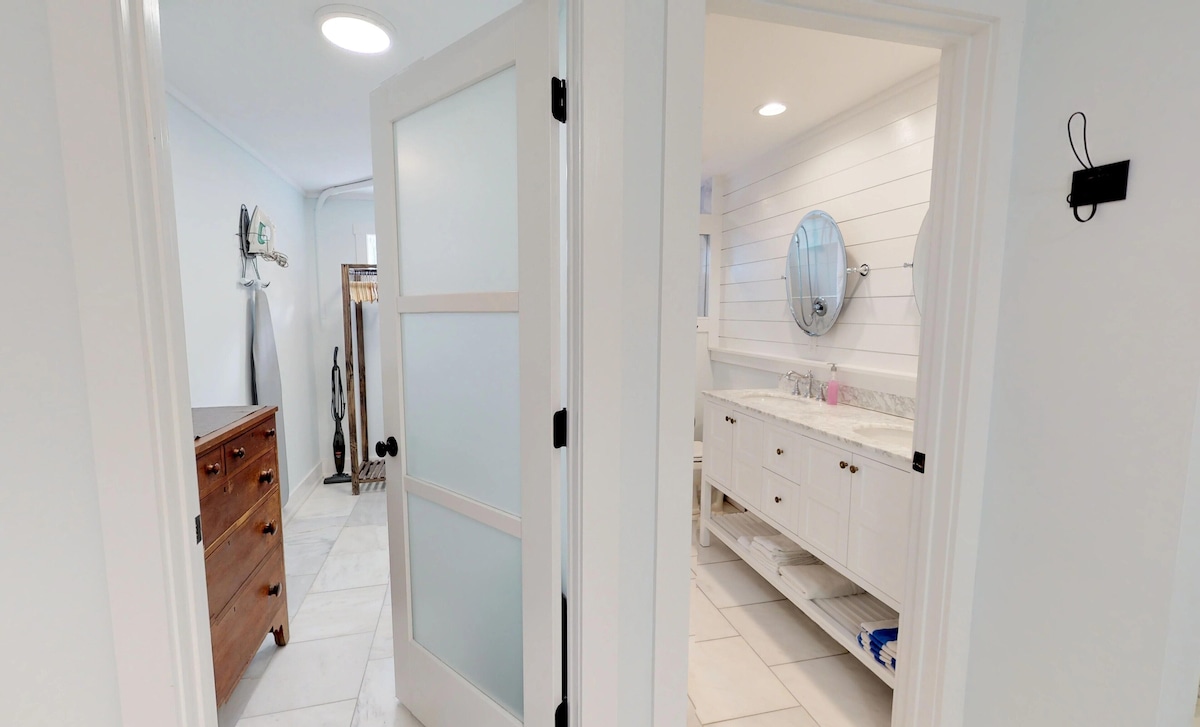 Photo 22 of 💲Romantic Renovated Secret Garden💲 Marble Floors & Bath – DT Just Half Mile - Beach Only 3