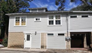 Exterior - 💲Romantic Renovated Secret Garden💲 Marble Floors & Bath – DT Just Half Mile - Beach Only 3 (St. Augustine)