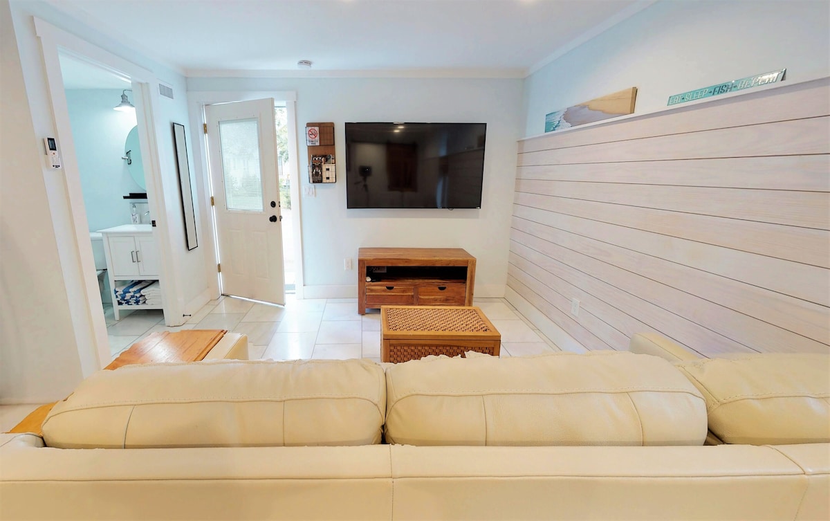 Photo 8 of 💲Romantic Renovated Secret Garden💲 Marble Floors & Bath – DT Just Half Mile - Beach Only 3