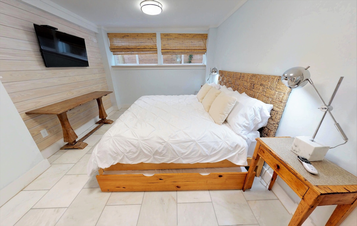 Photo 16 of 💲Romantic Renovated Secret Garden💲 Marble Floors & Bath – DT Just Half Mile - Beach Only 3