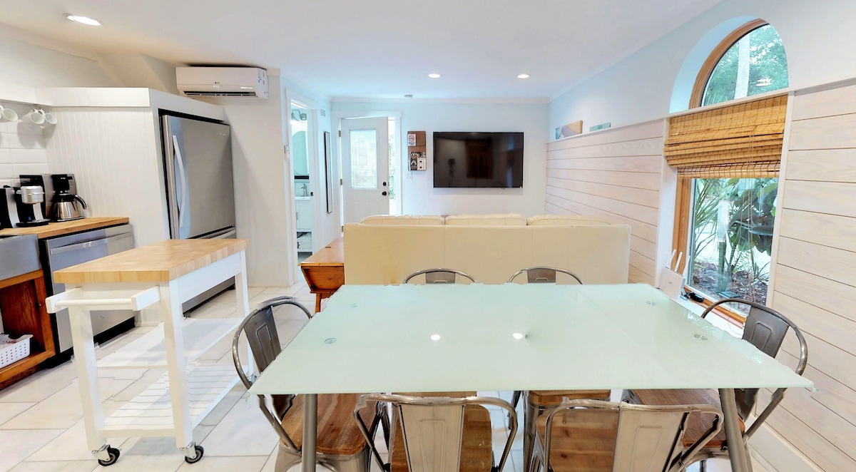 Photo 10 of 💲Romantic Renovated Secret Garden💲 Marble Floors & Bath – DT Just Half Mile - Beach Only 3