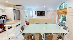 Dining - 💲Romantic Renovated Secret Garden💲 Marble Floors & Bath – DT Just Half Mile - Beach Only 3 (St. Augustine)