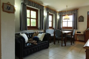 TV - Vacation apartment NOCKALM on the ski slope (Bad Kleinkirchheim)