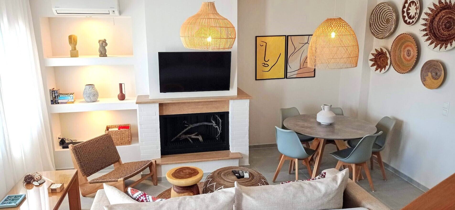 TV, fireplace, DVD player, books