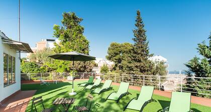 Vilaro Park Güell house with private pool. For groups of friends and families