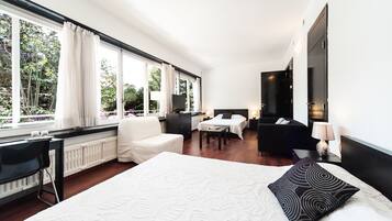 4 bedrooms, desk, soundproofing, iron/ironing board