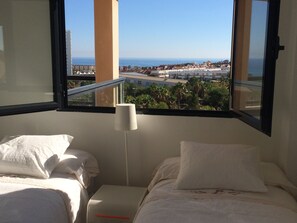 3 chambres, fer et planche à repasser, Wi-Fi, draps fournis