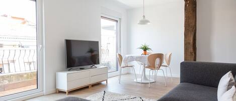 スマートテレビ、テレビゲーム、ビデオライブラリ