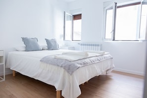 2 chambres, chambres insonorisées, fer et planche à repasser