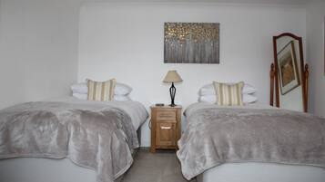 3 chambres, fer et planche à repasser, lit parapluie, Wi-Fi gratuit