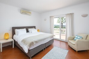 3 bedrooms, desk, iron/ironing board, travel cot