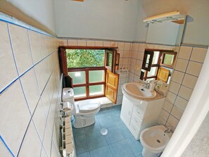 Shower, towels